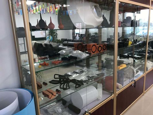 300000-1000000 çekim için cilalama / doku yüzeyi ve P20/718/738/NAK80/S136 kalıp malzemesi olan özel plastik enjeksiyon kalıplama parçaları