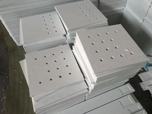 Müşteri gereksinimlerini karşılamak için ABS/akrilik/PP/PET/HDPE plastik plaka/plaka işleme için kesme hizmeti